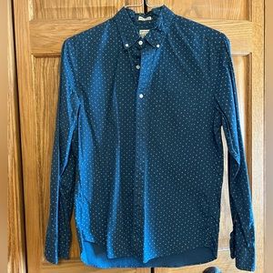 J. Crew. Men’s Button down. Size Medium Short. Slim Untucked. Blue star print.